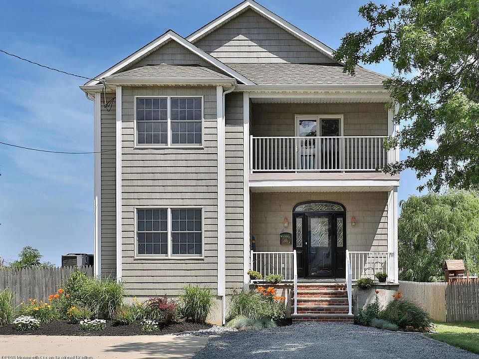 1st image of 6 Leonard Ave
