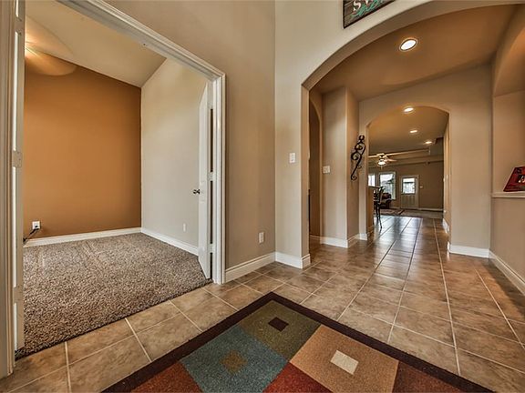 5th image of 105 Bogey Cir