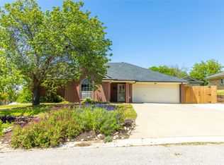 708 Parkridge Dr, Decatur, TX 76234