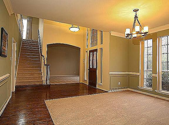 3rd image of 2600 Fairbourne Cir