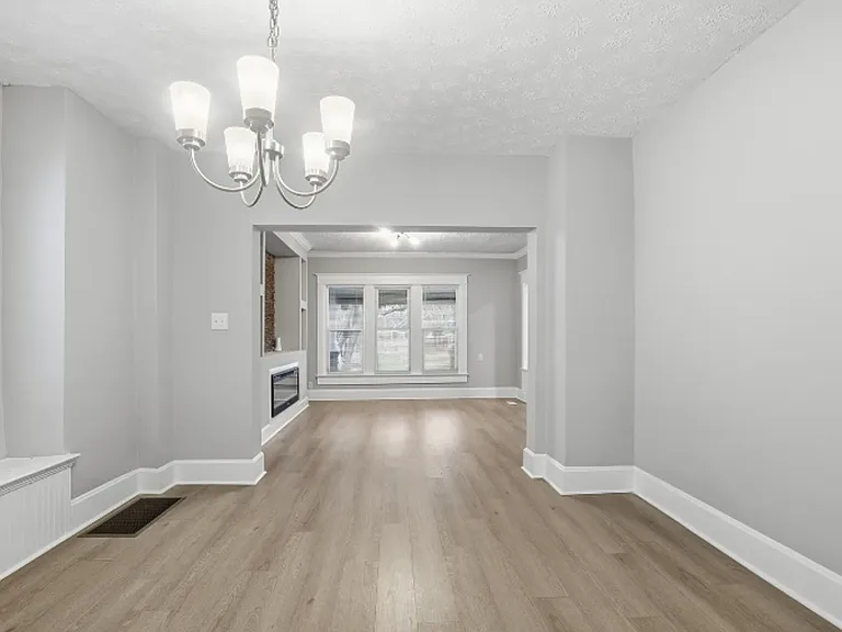 931 N Oakland Ave — Photo 11