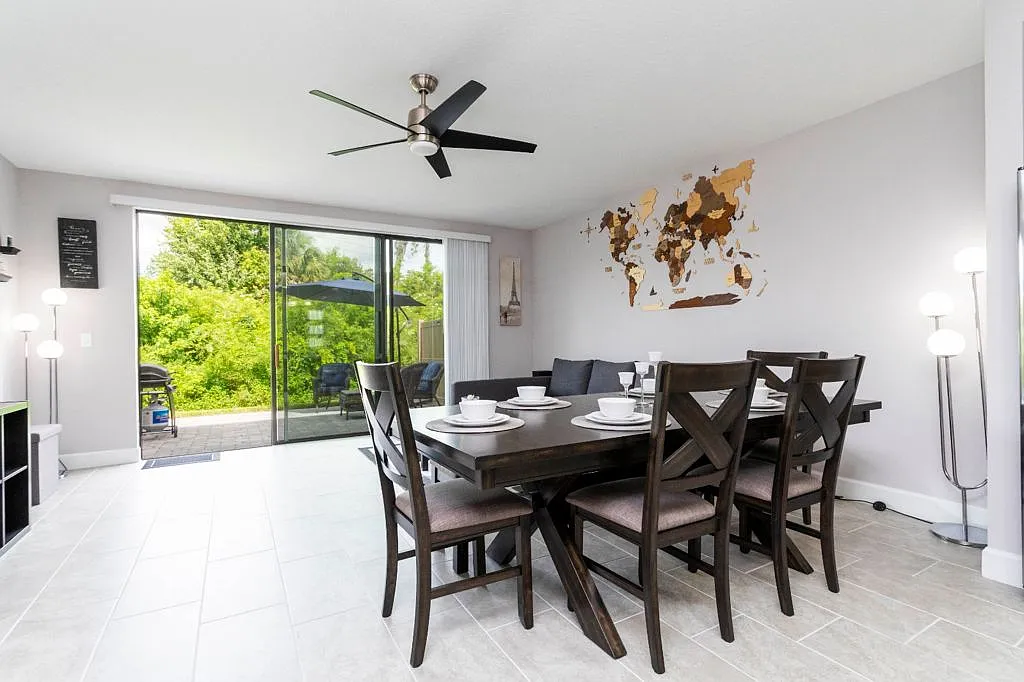 4 bed, 3.5 bath, 1721 sqft, $2,500 — Photo 3