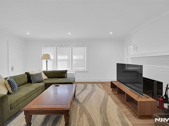 5th image of 540 Mountain Avenue