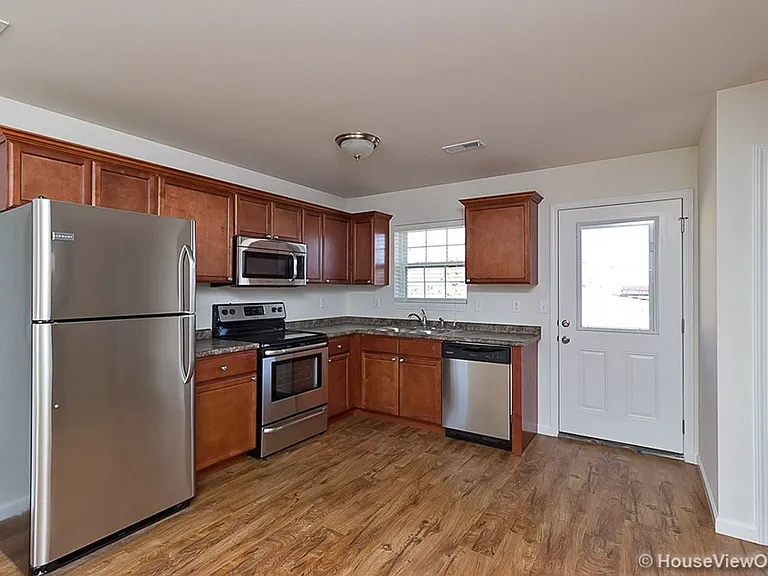 192 Lotus Dr — Photo 5