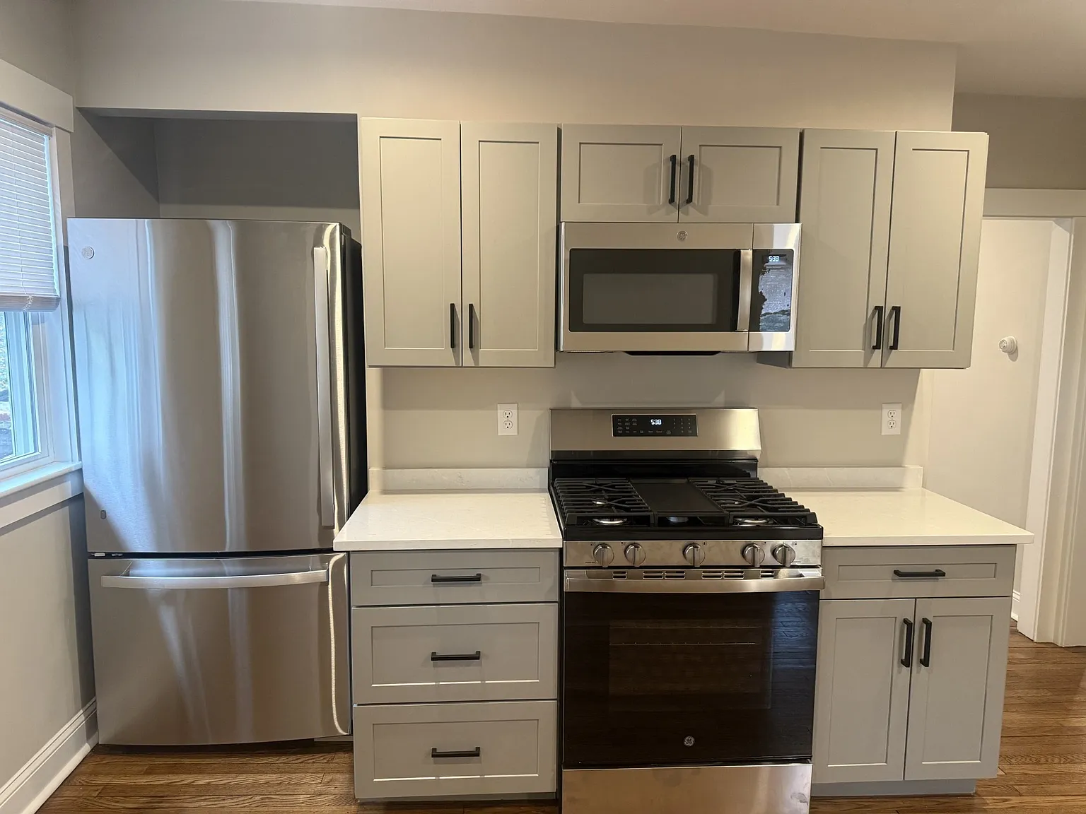 2 bed, 1.0 bath, 700 sqft, $2,400 — Photo 1