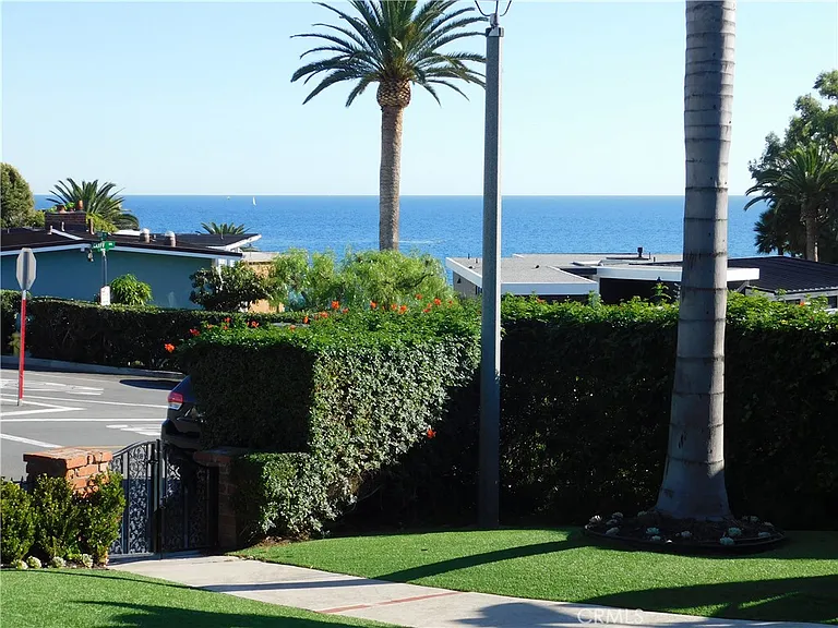 814 Cliff Dr — Photo 4