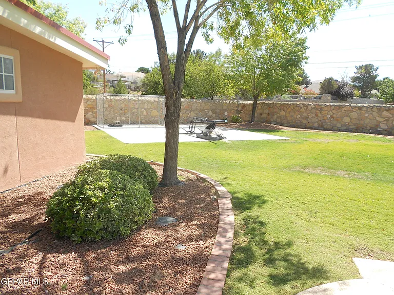1201 Brown Ridge Pl — Photo 31