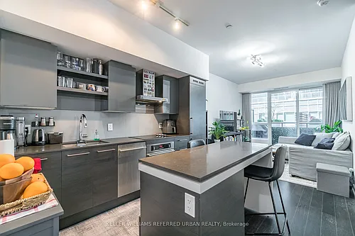 1030 King St W Photo 1