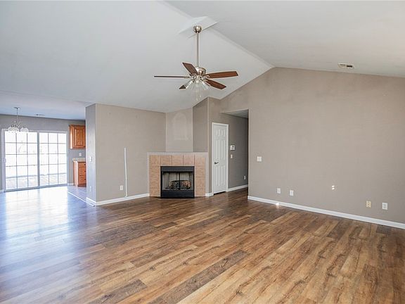 3rd image of 14 Blairgowrie Cir