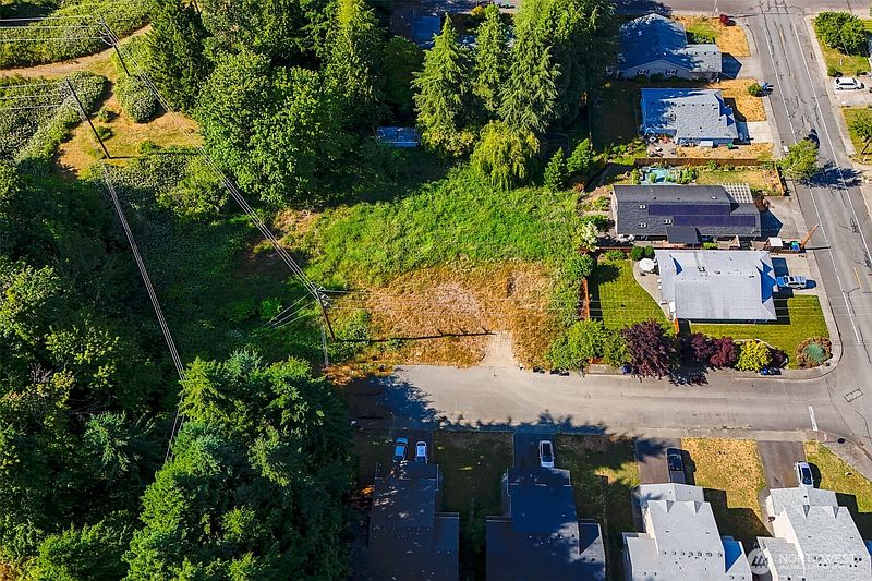 4th image of 732 Desoto Street SW