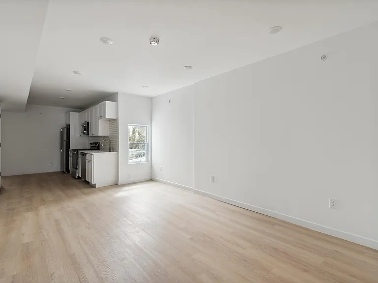 5102 Arch St — Photo 6