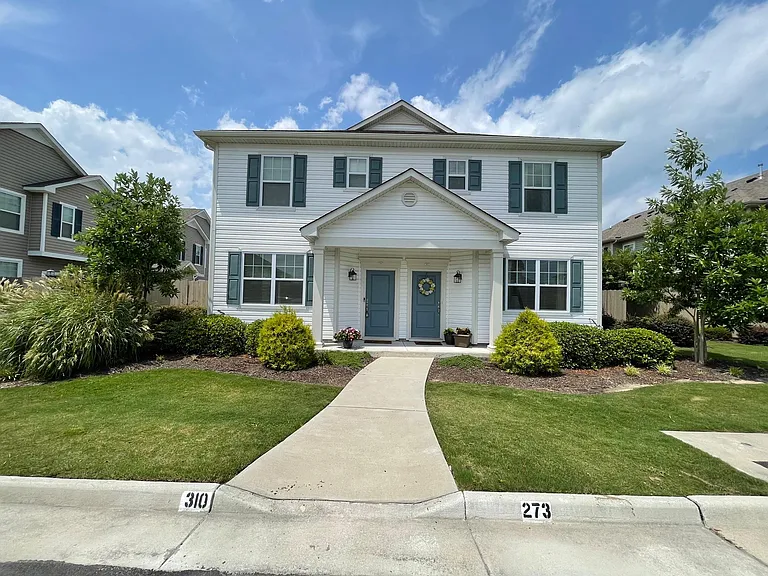 3849 Clarendon Way — Photo 1