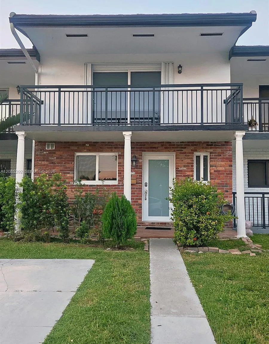 2 bed, 2.5 bath, 1548 sqft, $3,950 — Photo 1