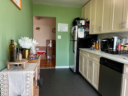 Rented by Prime Realty | media 8