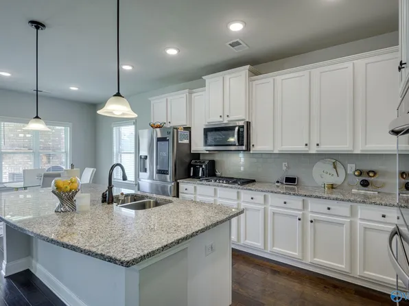 7703 Timber Grove Ln NW, Huntsville, AL 35806