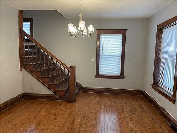 4th image of 619 15th St SE