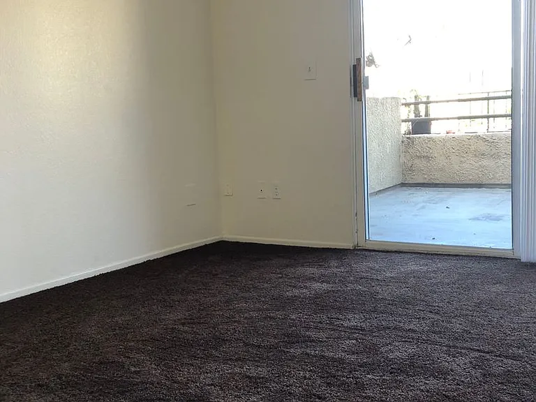 Elm Terrace Apartments — Photo 23