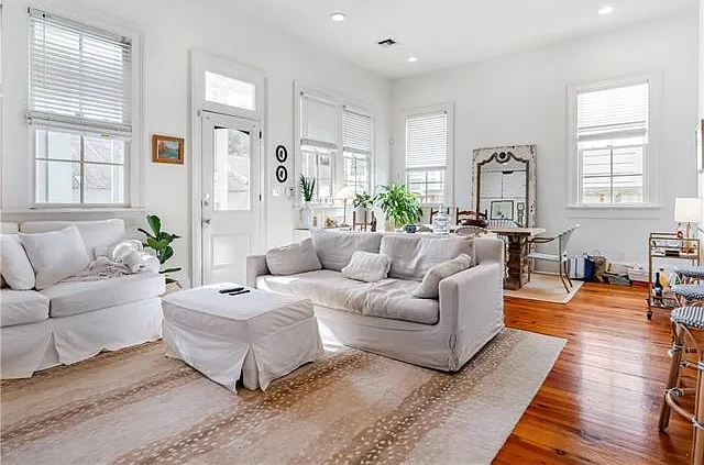 1031 Arabella St — Photo 3