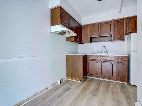 3rd image of 400 Main St APT A6