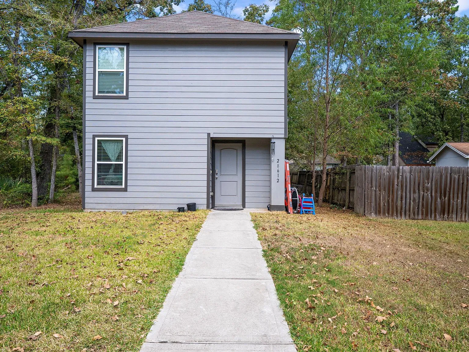 2 bed, 1.5 bath, 932 sqft, $1,300 — Photo 3