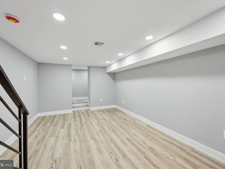 451 Fitzgerald St — Photo 24
