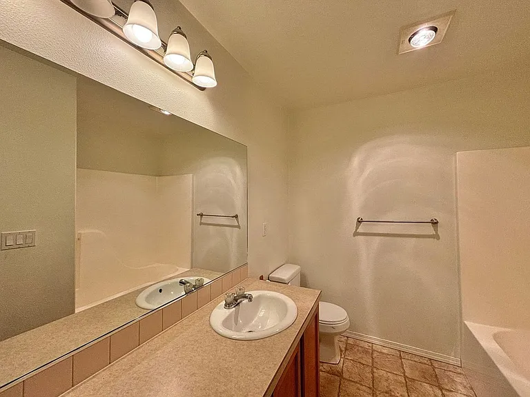 1245 & 1247 SW 27th St — Photo 9