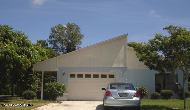1st image of 718 Myrtlewood Ln