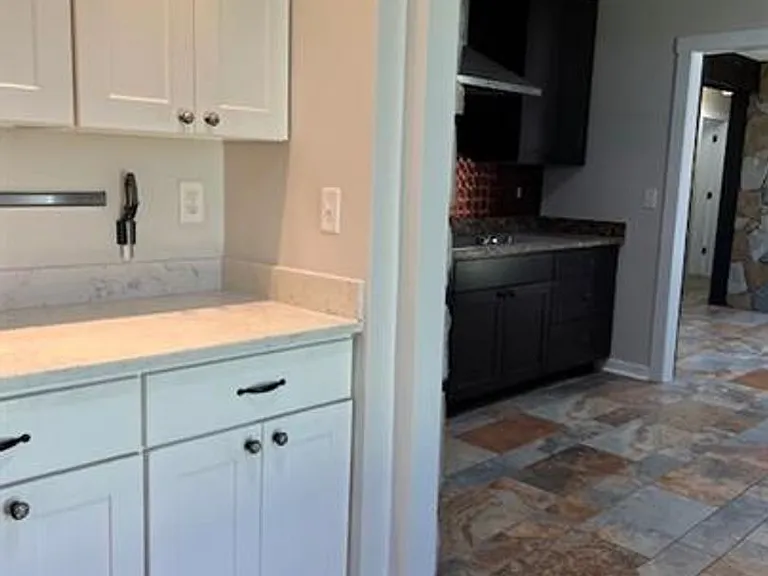 1009 Kenningston St — Photo 13