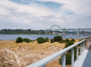 370 SW 29th St APT F, Newport, OR 97365