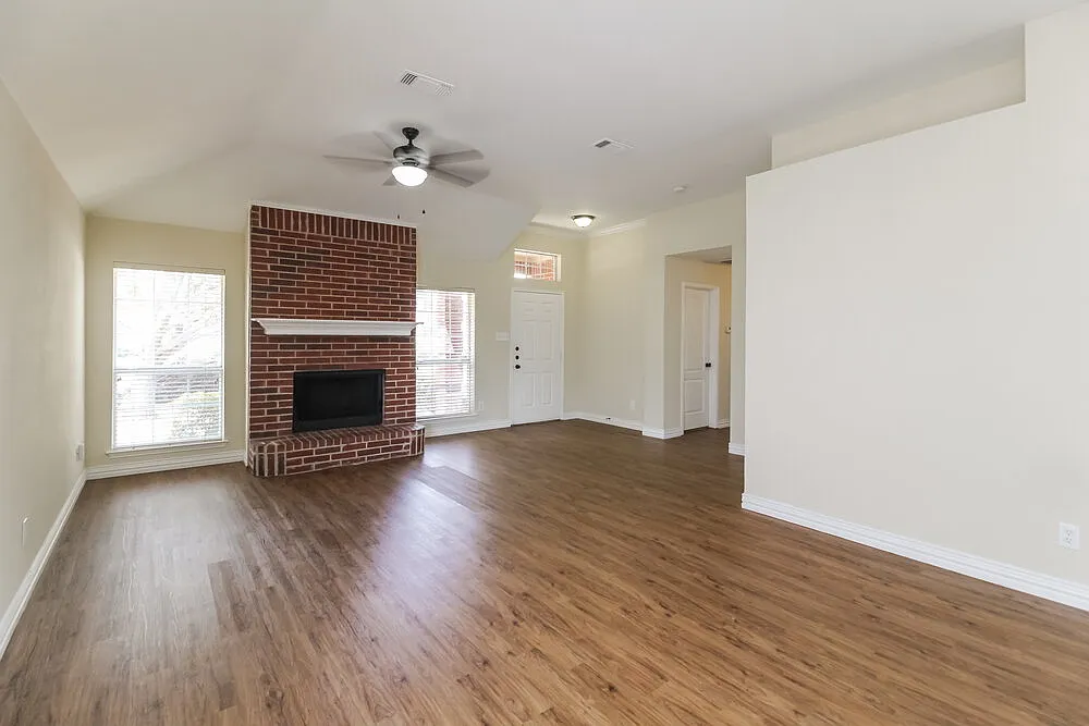 3 bed, 2.0 bath, 1713 sqft, $2,640 — Photo 4