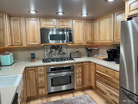3rd image of 18571 Glenview Ct