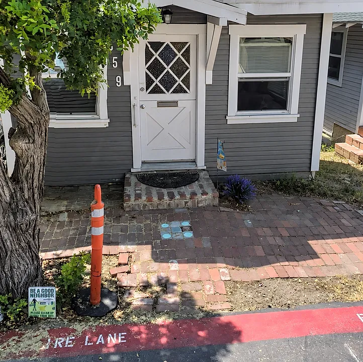 859 Loma Dr