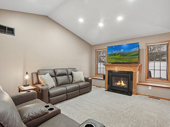 4th image of 714 E Crescent Ln
