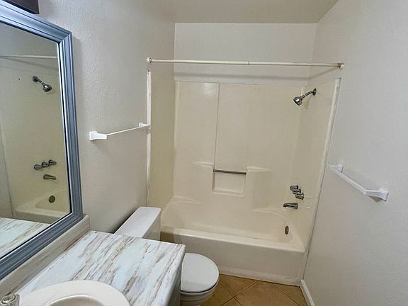 2nd image of 1828 Evergreen Ave #1828
