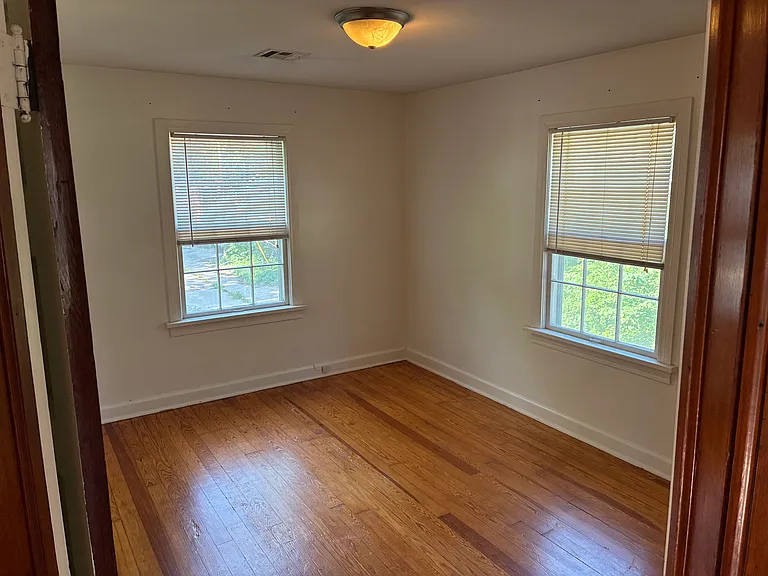 215 W Jasper St — Photo 4