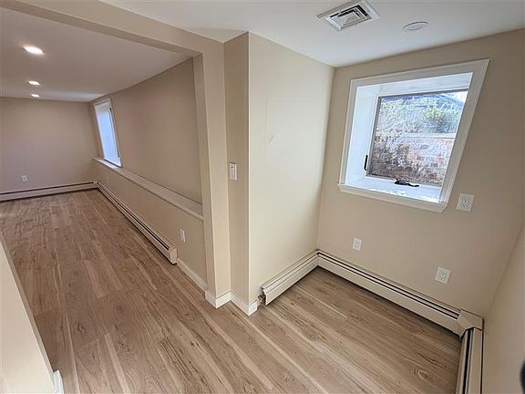 5th image of 262 Mount Auburn St