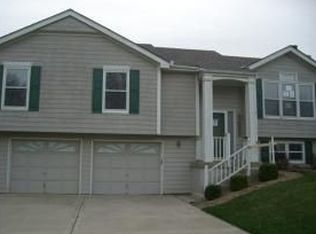 1609 NE Whitestone Dr, Lees Summit, MO 64086