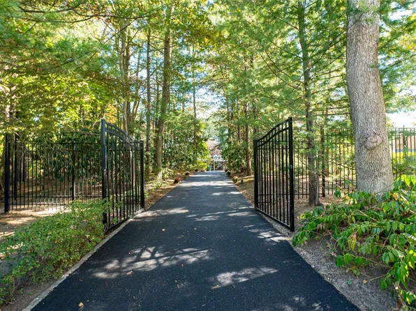 15 Creston Terrace, Northport, NY 11768