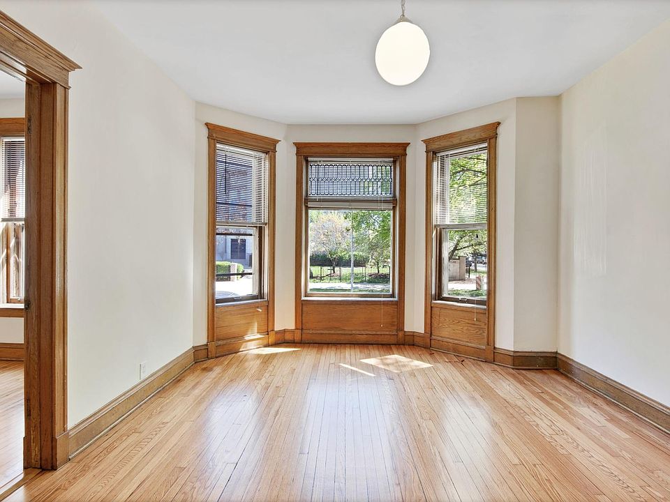 1st image of 852 W Waveland Ave APT 1