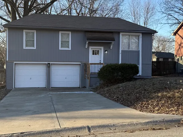 2600 NW Kingsridge Dr, Blue Springs, MO 64015