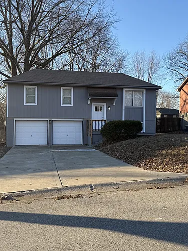 2600 NW Kingsridge Dr Photo 1