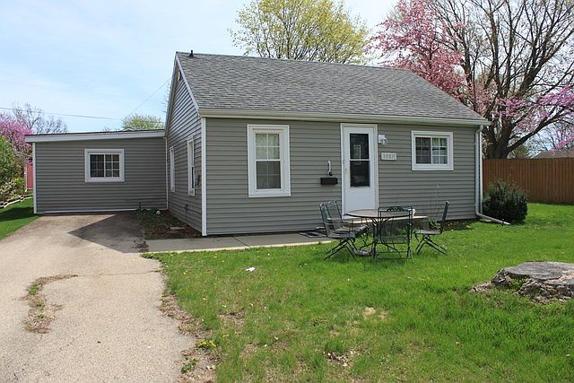 2nd image of 1007 10th Ave