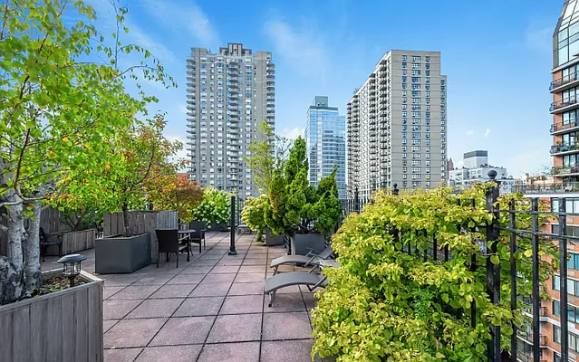 Sold by Compass | media 24