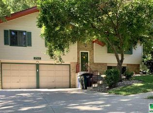 2512 Apache Dr, Sioux City, IA 51104