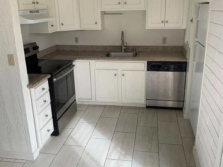 438 Rosemont St #438 — Photo 6