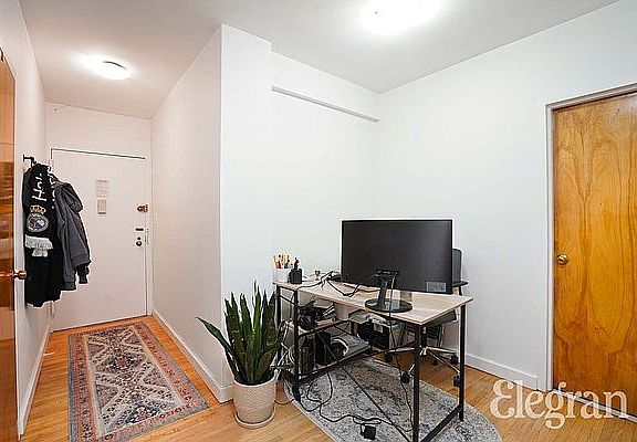 3rd image of 217 E 60th St #602