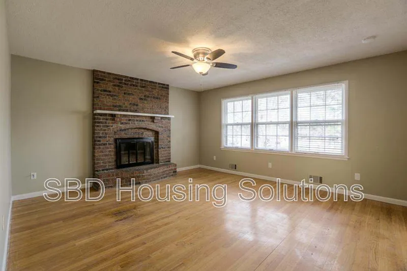 4 bed, 2.0 bath, $1,699 — Photo 3