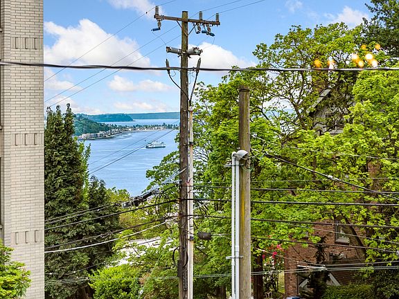 4th image of 1206 Queen Anne Ave N APT 205