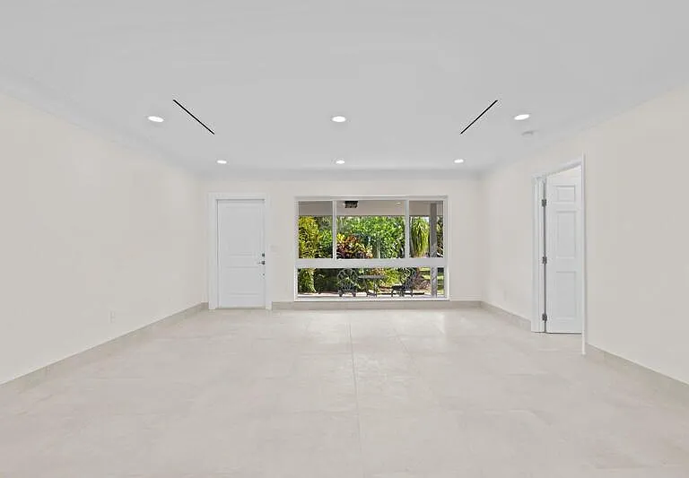 391 SE 7th Ave — Photo 27