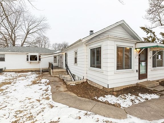 2nd image of 3010 Jackson Ave